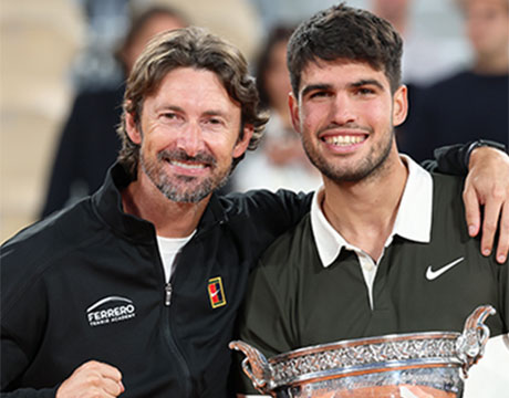 アルカラス 決別の恩師と関係良好