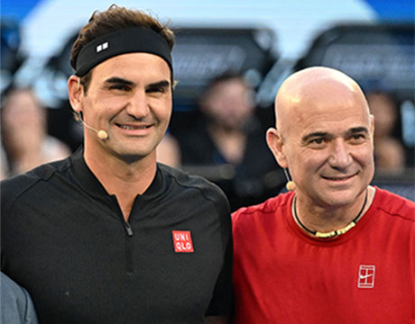 フェデラー組が勝利、元世界1位集結