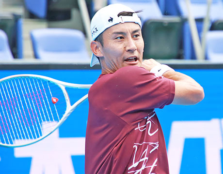 島袋将が望月慎太郎にストレート勝ち