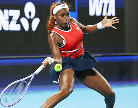 米国 まさかの黒星発進も逆転勝ち (C)