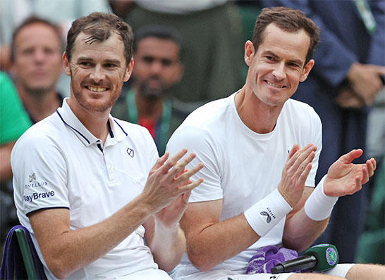 左からジェイミー・マレーとアンディ・マレー（2024年）