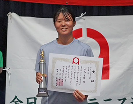 小髙未織 快勝でインカレ室内V